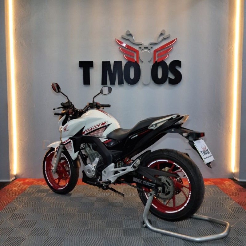 CB 250F TWISTER CBS - 2022 - PORTãO