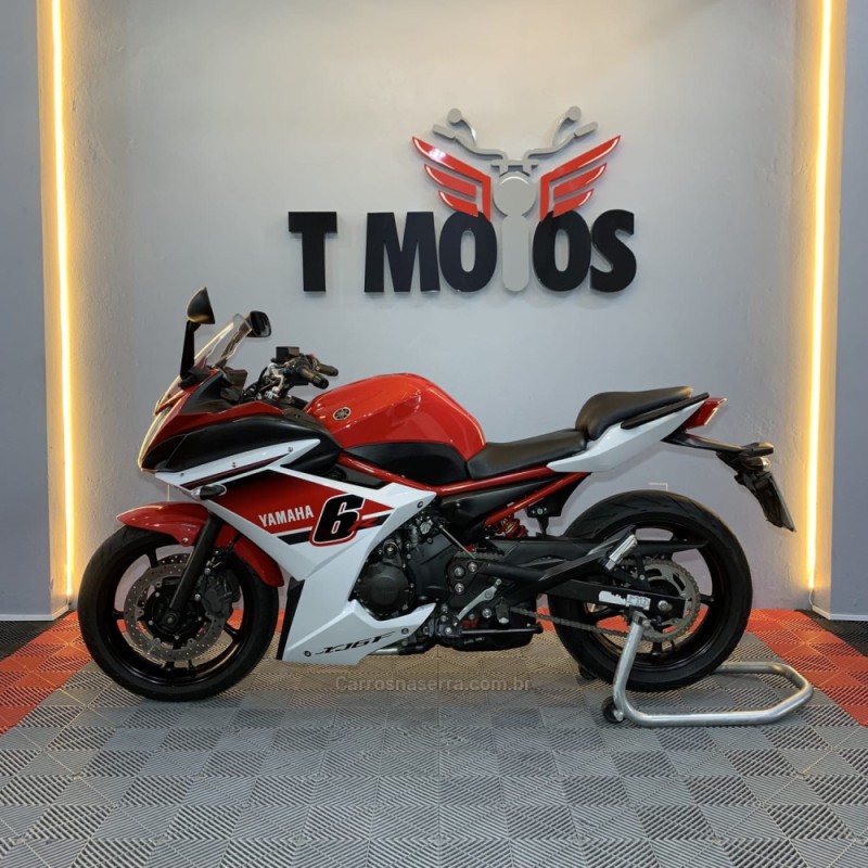 XJ6 F ABS - 2016 - PORTãO