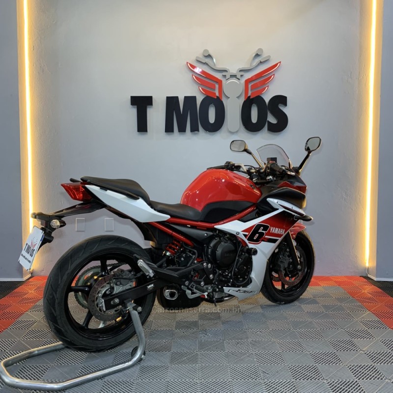XJ6 F ABS - 2016 - PORTãO