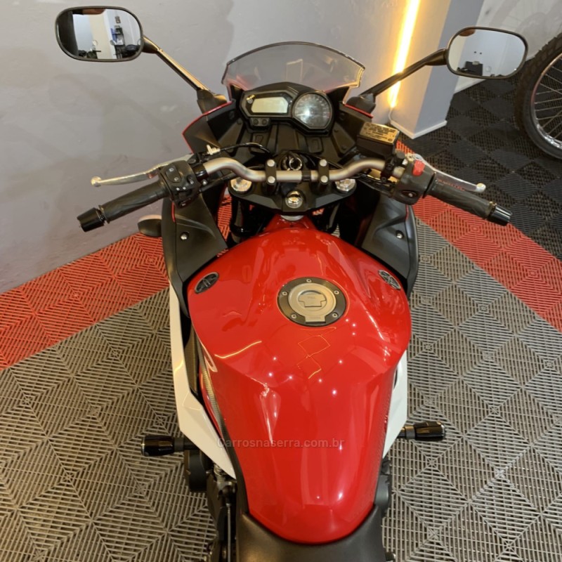 XJ6 F ABS - 2016 - PORTãO