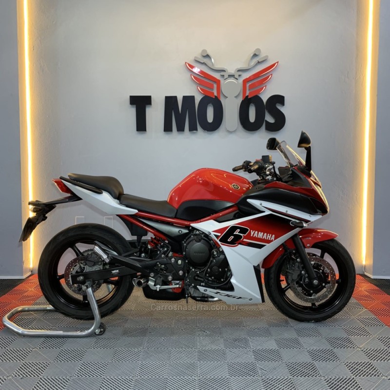 XJ6 F ABS - 2016 - PORTãO