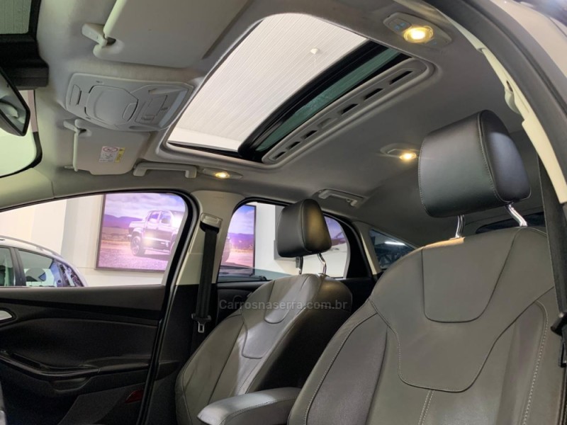 FOCUS 2.0 TITANIUM PLUS HATCH 16V FLEX 4P AUTO - 2017 - NOVO HAMBURGO