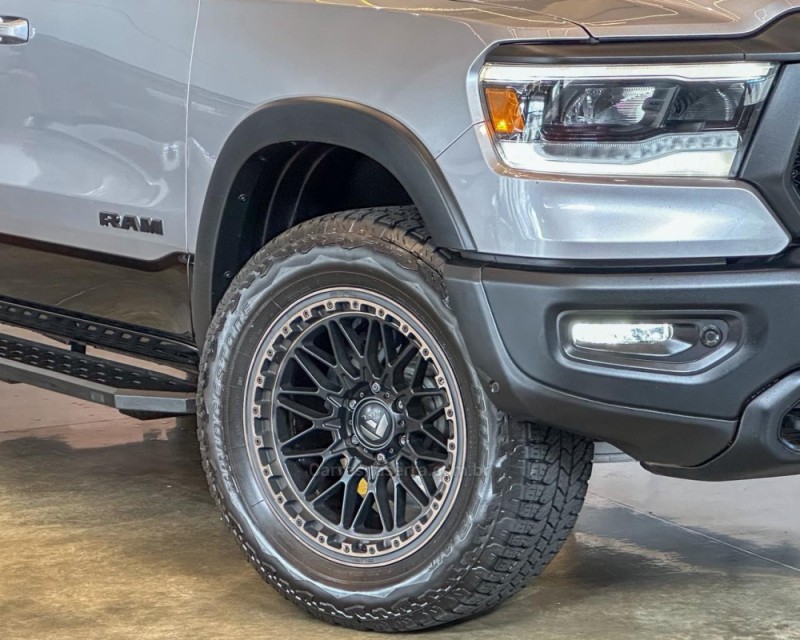 1500 REBEL 5.7 HEMI V8 CD 4X4 GASOLINA 4P AUTOMÁTICA - 2022 - GARIBALDI