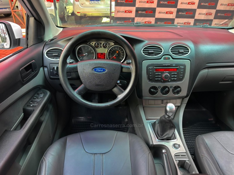 FOCUS 1.6 GLX 8V FLEX 4P MANUAL - 2013 - ESTâNCIA VELHA