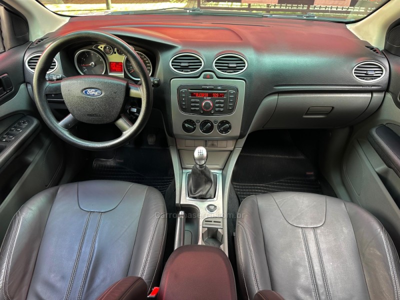 FOCUS 1.6 GLX 8V FLEX 4P MANUAL - 2013 - ESTâNCIA VELHA