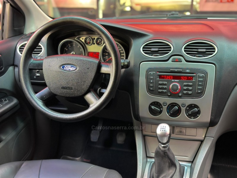 FOCUS 1.6 GLX 8V FLEX 4P MANUAL - 2013 - ESTâNCIA VELHA