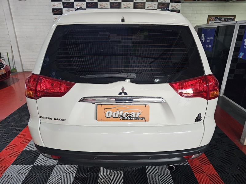 PAJERO DAKAR 3.5 HPE 7 LUGARES 4X4 V6 24V FLEX 4P AUTOMÁTICO - 2013 - CAXIAS DO SUL