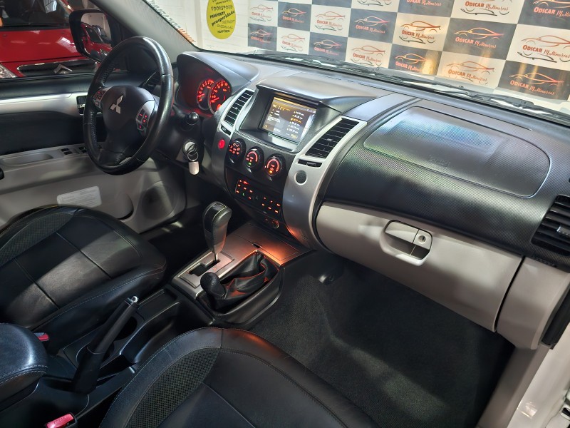 PAJERO DAKAR 3.5 HPE 7 LUGARES 4X4 V6 24V FLEX 4P AUTOMÁTICO - 2013 - CAXIAS DO SUL