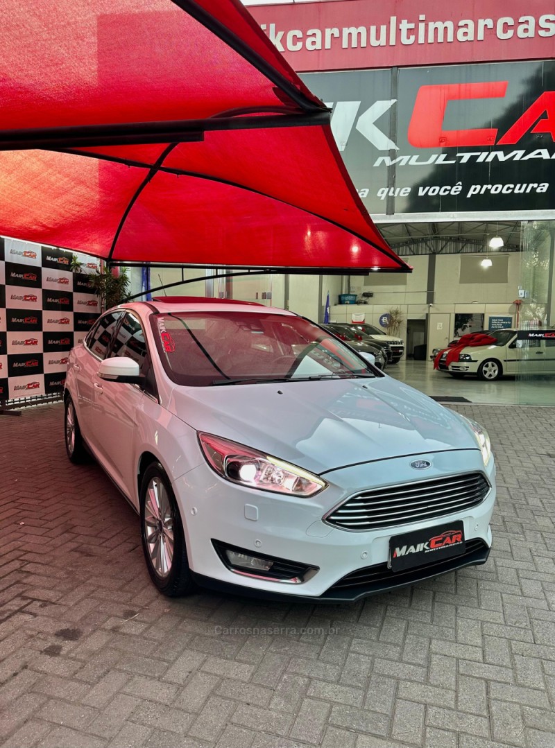 FOCUS 2.0 TITANIUM FASTBACK 16V FLEX 4P AUTOMÁTICO - 2016 - ESTâNCIA VELHA
