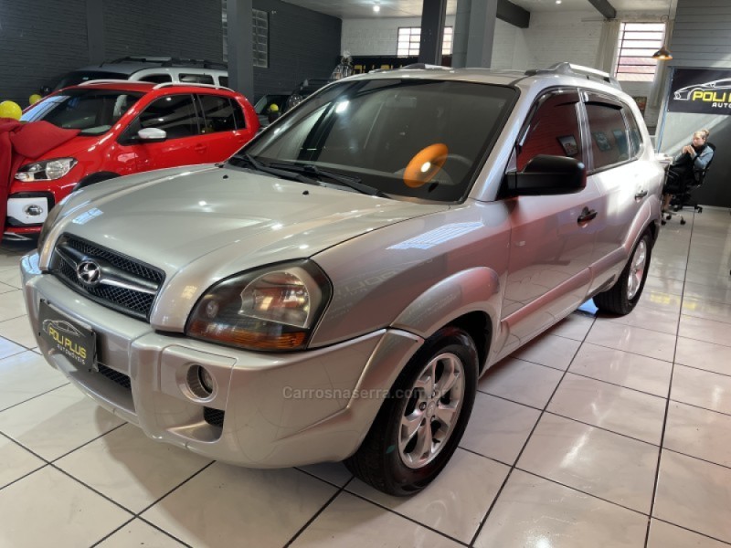 TUCSON 2.0 MPFI GL 16V 142CV 2WD GASOLINA 4P MANUAL - 2010 - CAXIAS DO SUL