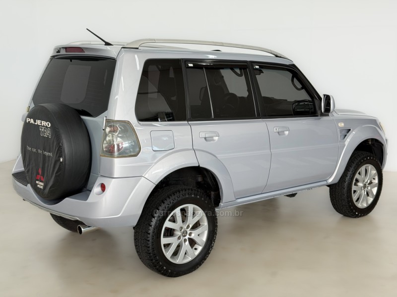 PAJERO TR4 2.0 4X4 16V 140CV FLEX 4P MANUAL - 2012 - CAXIAS DO SUL