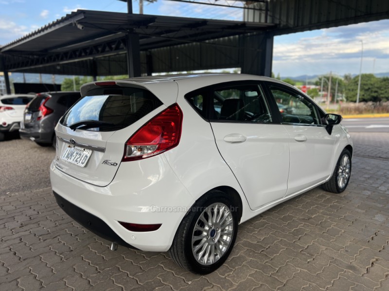 FIESTA 1.6 TITANIUM HATCH 16V FLEX 4P AUTOMÁTICO - 2015 - BOM PRINCíPIO