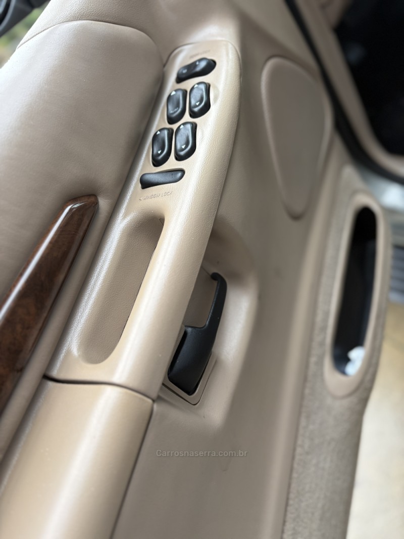 EXPLORER 5.0 LIMITED 4X4 V8 GASOLINA 4P AUTOMÁTICO - 2001 - GARIBALDI