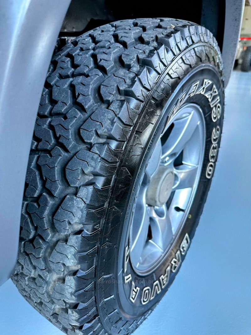 JIMNY 1.3 4SPORT 4X4 16V GASOLINA 2P MANUAL - 2015 - TRêS COROAS