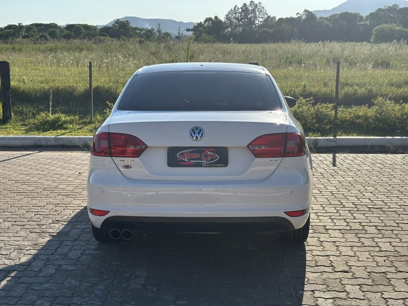 JETTA 2.0 COMFORTLINE FLEX 4P TIPTRONIC - 2012 - CANDELáRIA