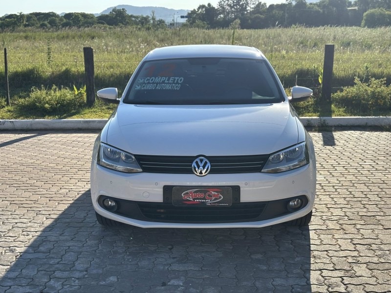 JETTA 2.0 COMFORTLINE FLEX 4P TIPTRONIC - 2012 - CANDELáRIA