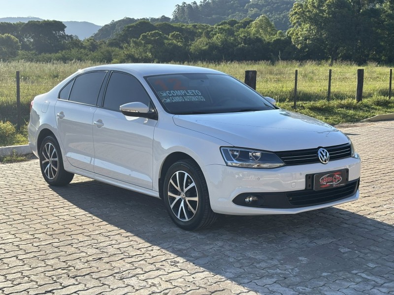 JETTA 2.0 COMFORTLINE FLEX 4P TIPTRONIC - 2012 - CANDELáRIA