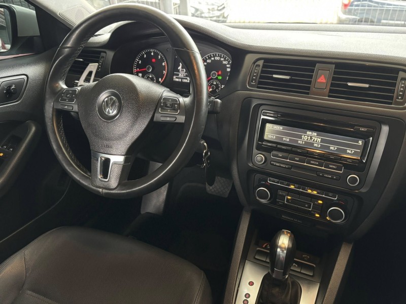 JETTA 2.0 COMFORTLINE FLEX 4P TIPTRONIC - 2012 - CANDELáRIA