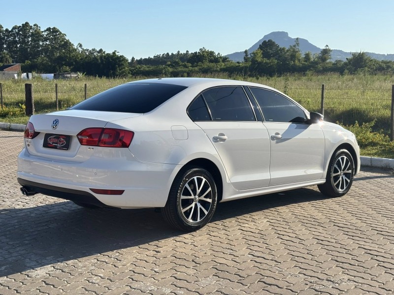 JETTA 2.0 COMFORTLINE FLEX 4P TIPTRONIC - 2012 - CANDELáRIA
