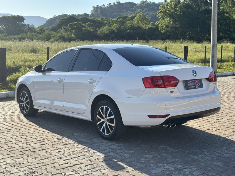 JETTA 2.0 COMFORTLINE FLEX 4P TIPTRONIC - 2012 - CANDELáRIA