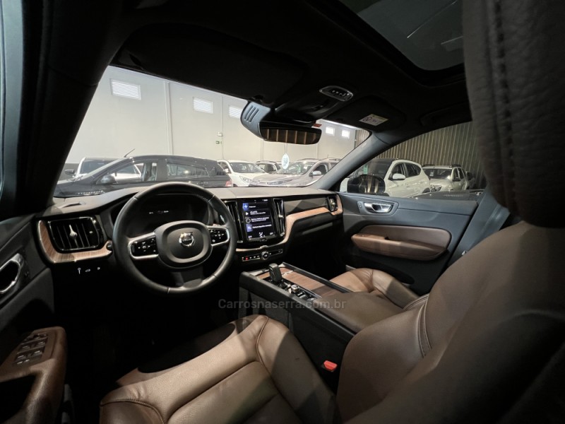 XC60 2.0 T8 MOMENTUM HYBRID GASOLINA 4P AUTOMÁTICO - 2021 - CAXIAS DO SUL