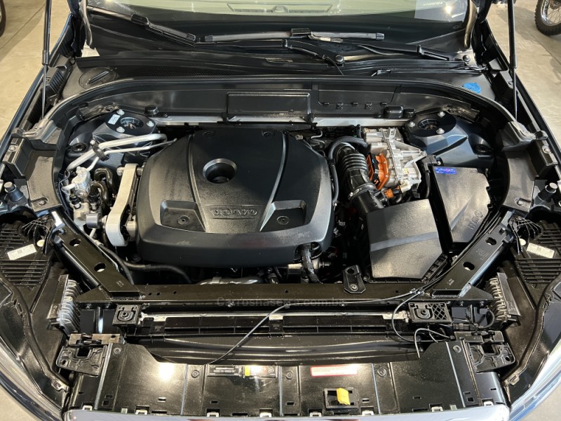XC60 2.0 T8 MOMENTUM HYBRID GASOLINA 4P AUTOMÁTICO - 2021 - CAXIAS DO SUL
