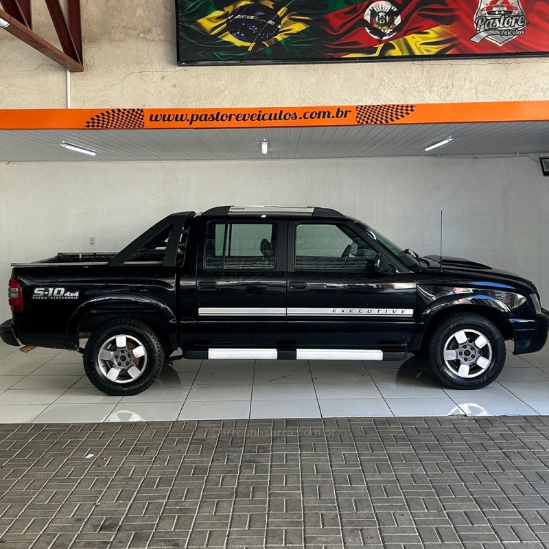 S10 2.8 EXECUTIVE 4X4 CD 12V TURBO ELECTRONIC INTERCOOLER DIESEL 4P MANUAL - 2011 - VACARIA