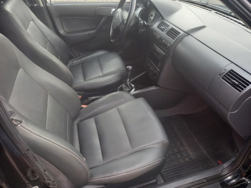 PARATI 1.8 MI TRACK & FIELD 8V FLEX 4P MANUAL G.III - 2005 - CAXIAS DO SUL