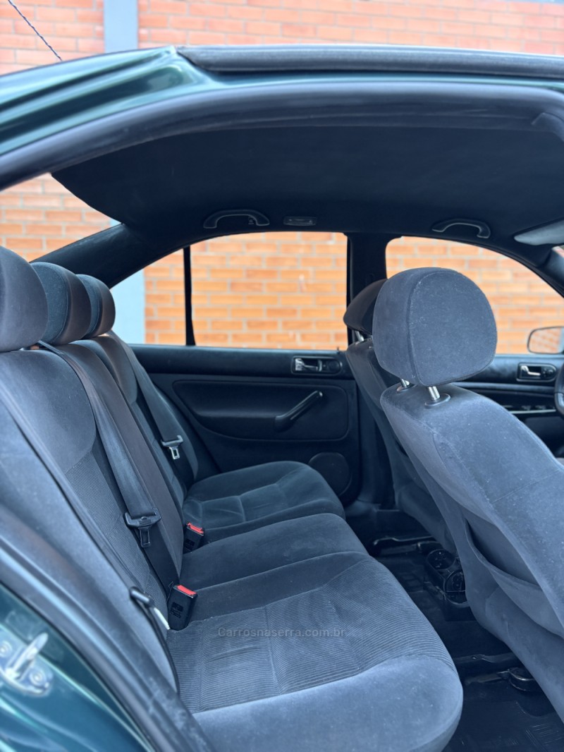 BORA 2.0 MI 8V FLEX 4P MANUAL - 2001 - CAXIAS DO SUL