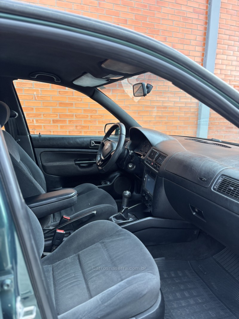 BORA 2.0 MI 8V FLEX 4P MANUAL - 2001 - CAXIAS DO SUL
