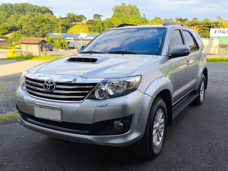 HILUX SW4 3.0 SRV 4X4 7 LUGARES 16V TURBO INTERCOOLER DIESEL 4P AUTOMÁTICO - 2015 - FLORES DA CUNHA