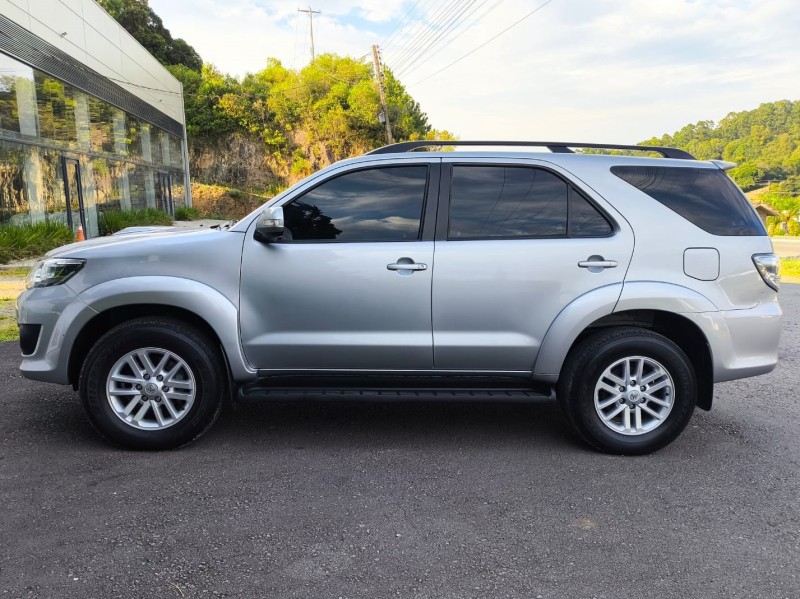 HILUX SW4 3.0 SRV 4X4 7 LUGARES 16V TURBO INTERCOOLER DIESEL 4P AUTOMÁTICO - 2015 - FLORES DA CUNHA