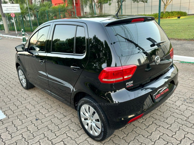 FOX 1.0 MI TRENDLINE 8V FLEX 4P MANUAL - 2015 - ESTâNCIA VELHA