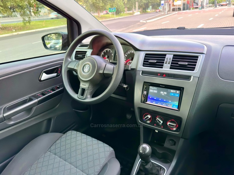 FOX 1.0 MI TRENDLINE 8V FLEX 4P MANUAL - 2015 - ESTâNCIA VELHA