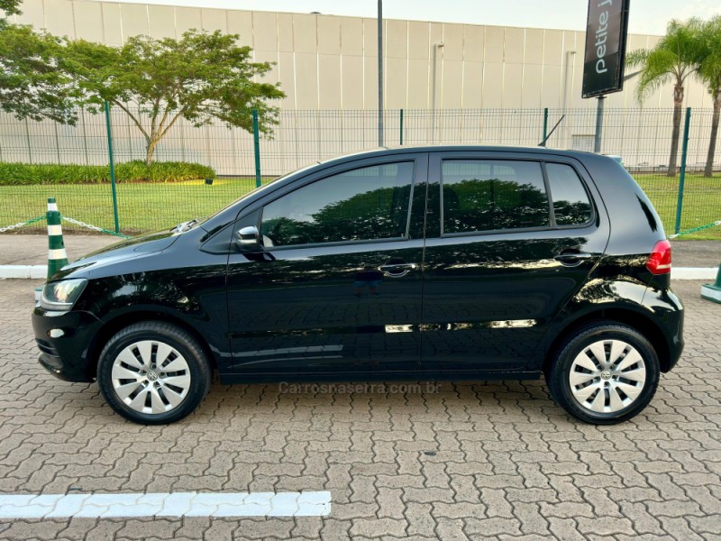 FOX 1.0 MI TRENDLINE 8V FLEX 4P MANUAL - 2015 - ESTâNCIA VELHA