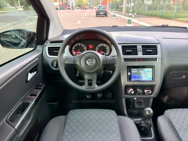 FOX 1.0 MI TRENDLINE 8V FLEX 4P MANUAL - 2015 - ESTâNCIA VELHA