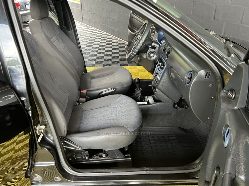 CELTA 1.0 MPFI 8V GASOLINA 4P MANUAL - 2004 - CAXIAS DO SUL