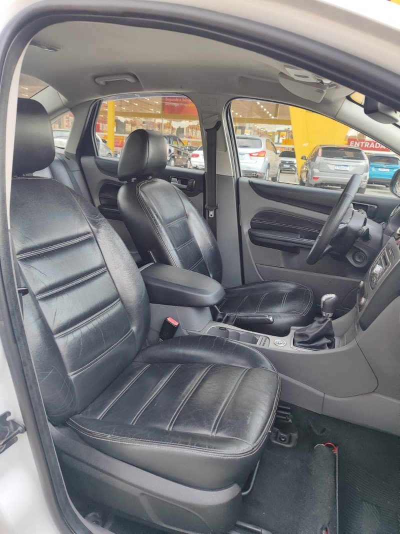 FOCUS 2.0 SEDAN 16V GASOLINA 4P MANUAL - 2012 - FARROUPILHA