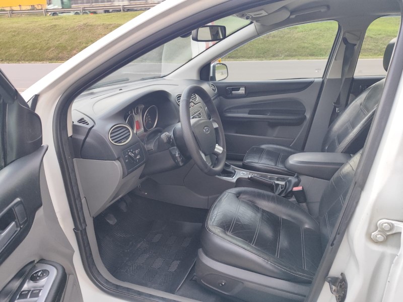 FOCUS 2.0 SEDAN 16V GASOLINA 4P MANUAL - 2012 - FARROUPILHA