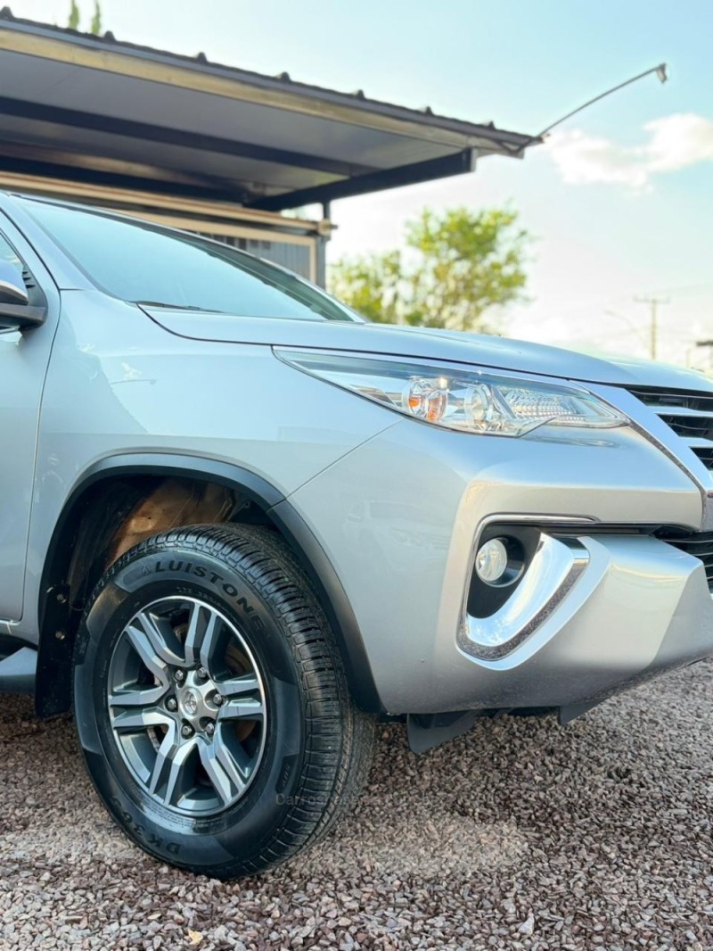 HILUX SW4 2.7 SR 4X2 16V GASOLINA 4P AUTOMÁTICO - 2017 - LAJEADO