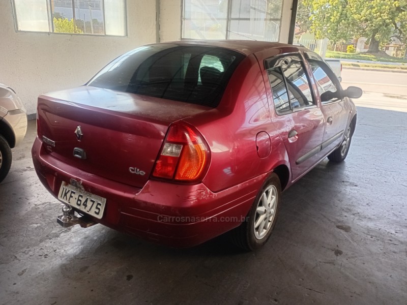 CLIO 1.0 PRIVILÉGE SEDAN 16V GASOLINA 4P MANUAL - 2002 - CAXIAS DO SUL