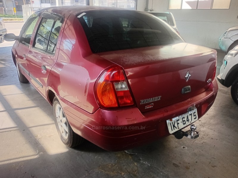 CLIO 1.0 PRIVILÉGE SEDAN 16V GASOLINA 4P MANUAL - 2002 - CAXIAS DO SUL