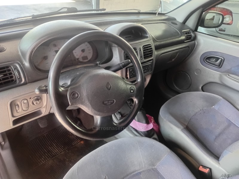 CLIO 1.0 PRIVILÉGE SEDAN 16V GASOLINA 4P MANUAL - 2002 - CAXIAS DO SUL