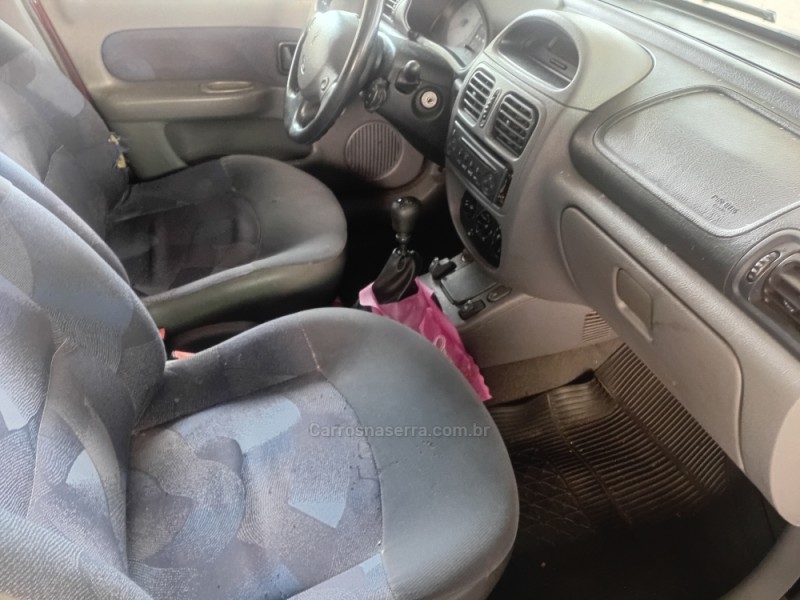 CLIO 1.0 PRIVILÉGE SEDAN 16V GASOLINA 4P MANUAL - 2002 - CAXIAS DO SUL