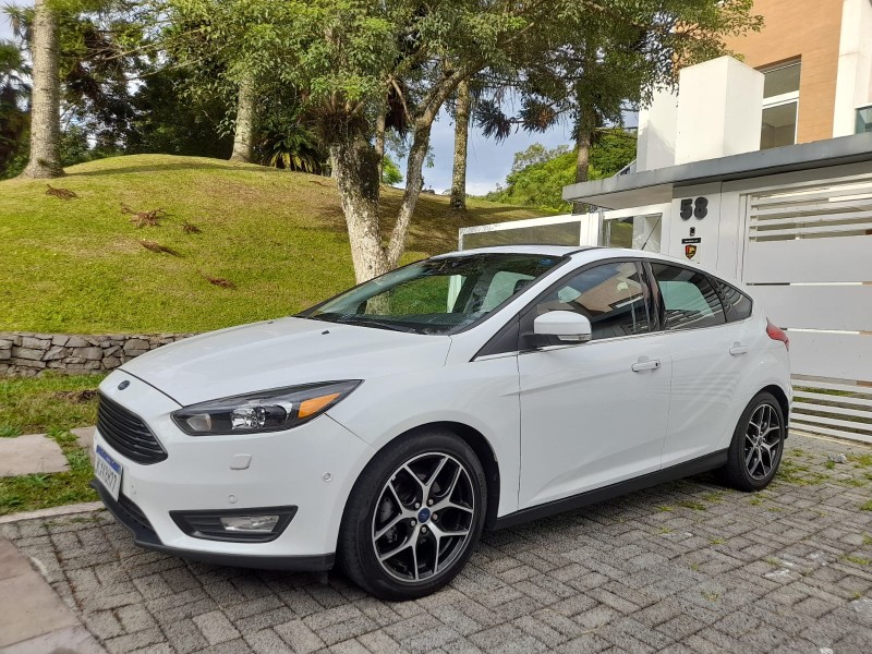 focus 2.0 titanium plus hatch 16v flex 4p auto 2017 farroupilha