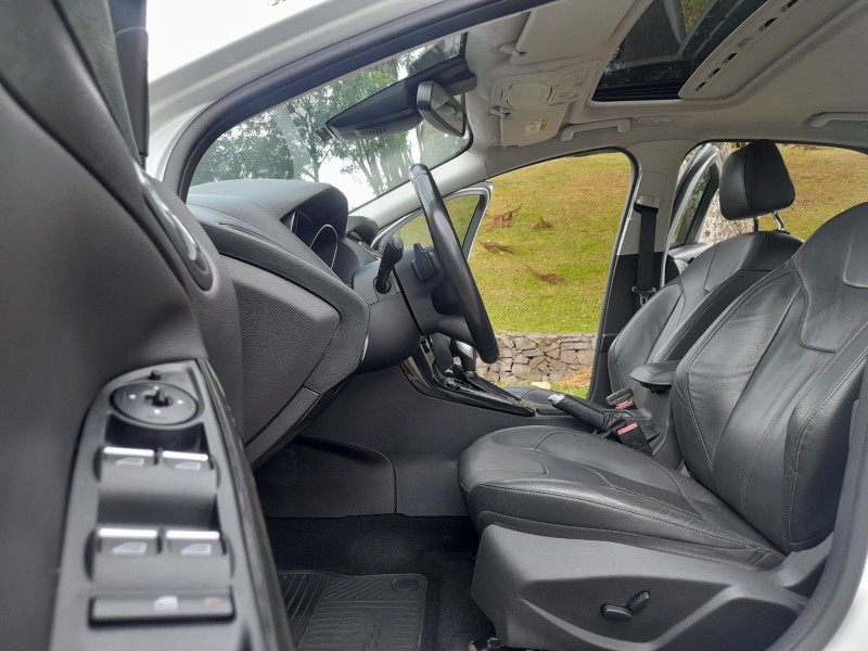 FOCUS 2.0 TITANIUM PLUS HATCH 16V FLEX 4P AUTO - 2017 - FARROUPILHA