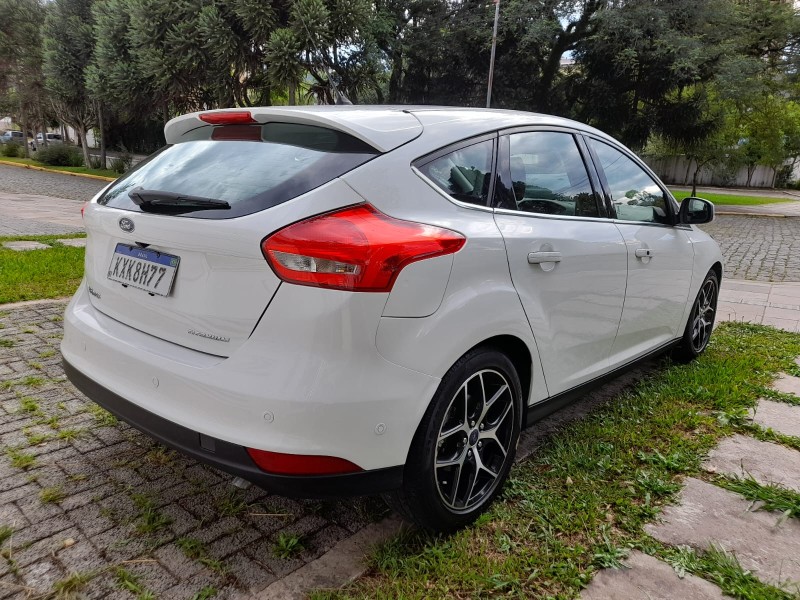 FOCUS 2.0 TITANIUM PLUS HATCH 16V FLEX 4P AUTO - 2017 - FARROUPILHA