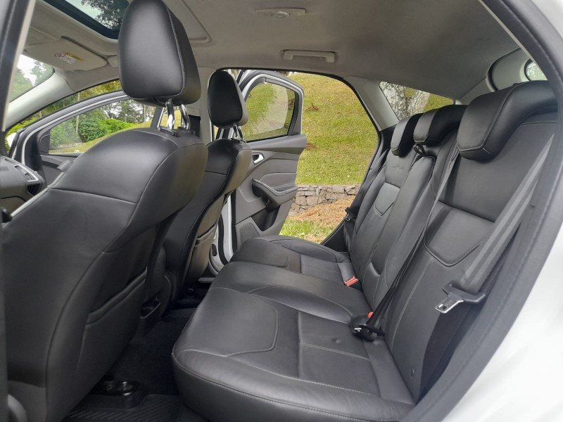 FOCUS 2.0 TITANIUM PLUS HATCH 16V FLEX 4P AUTO - 2017 - FARROUPILHA