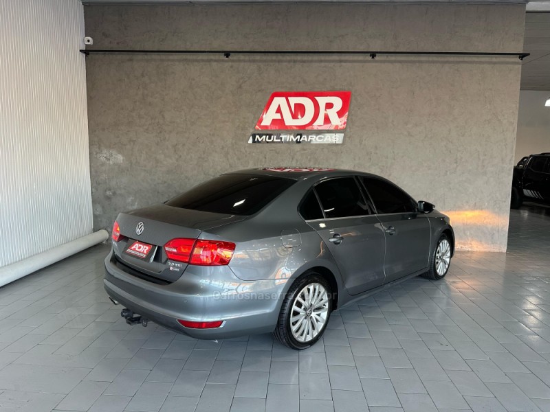 JETTA 2.0 TSI DSG HIGHLINE 200CV GASOLINA 4P AUTOMÁTICO - 2011 - CAXIAS DO SUL