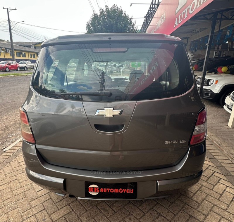 SPIN 1.8 LS 8V FLEX 4P MANUAL - 2013 - PAROBé